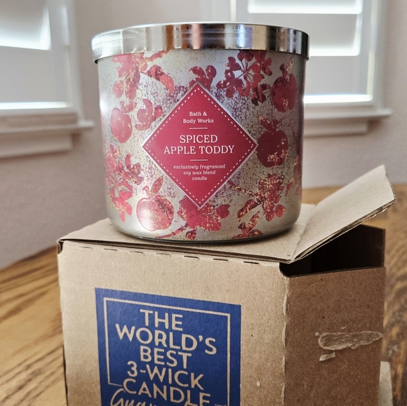 πBOGO 50% OFFππ₯π―Bath & Body Works "Spiced Apple Toddy" 3-wick Candle - Picture 1 of 10
